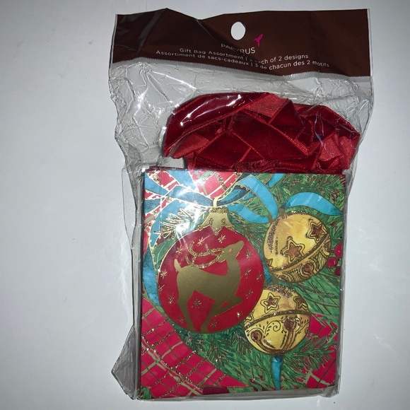 Papyrus holiday gift bags assortment 3 each of 2 designs New - Picture 1 of 3